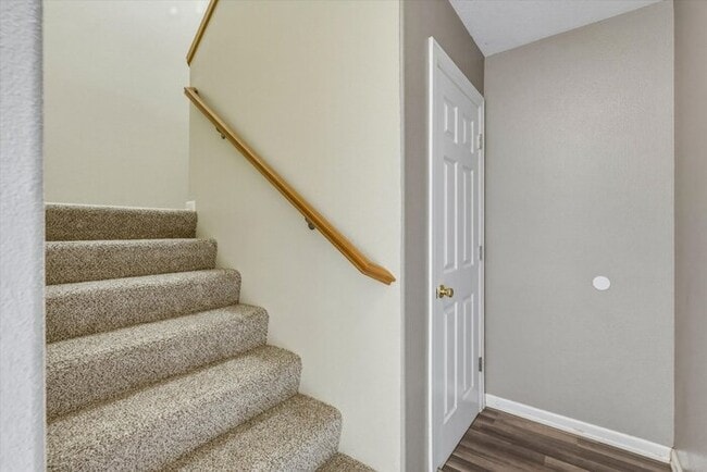 Building Photo - THREE BEDROOM PLUS BONUS OR FOURTH BEDROOM