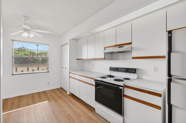 Building Photo - 1501 Cayman Way