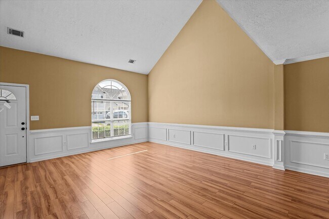 Building Photo - 229 Nicklaus Ct