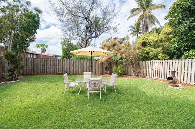 Building Photo - 6872 SW 15th St