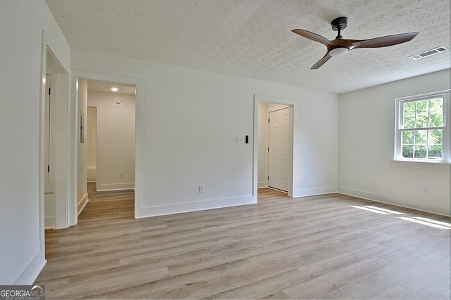 Building Photo - 105 Rose Ct