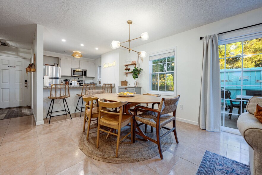 Building Photo - 17462 Front Beach Rd