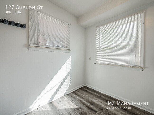 Building Photo - 127 Auburn St