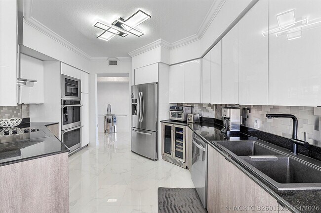 Building Photo - 3100 N Ocean Blvd