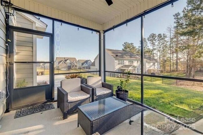 Building Photo - 6299 Artigas Dr