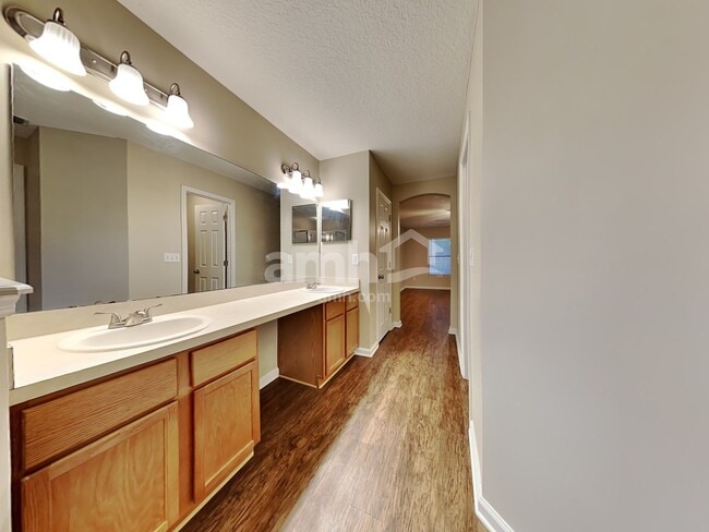 Building Photo - 13966 Summer Breeze Dr