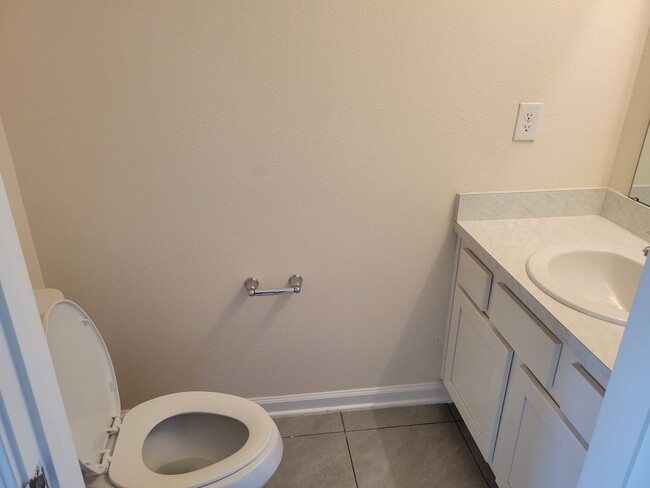 Building Photo - New beautiful Three bedroom Two and a half bath two-story townhome