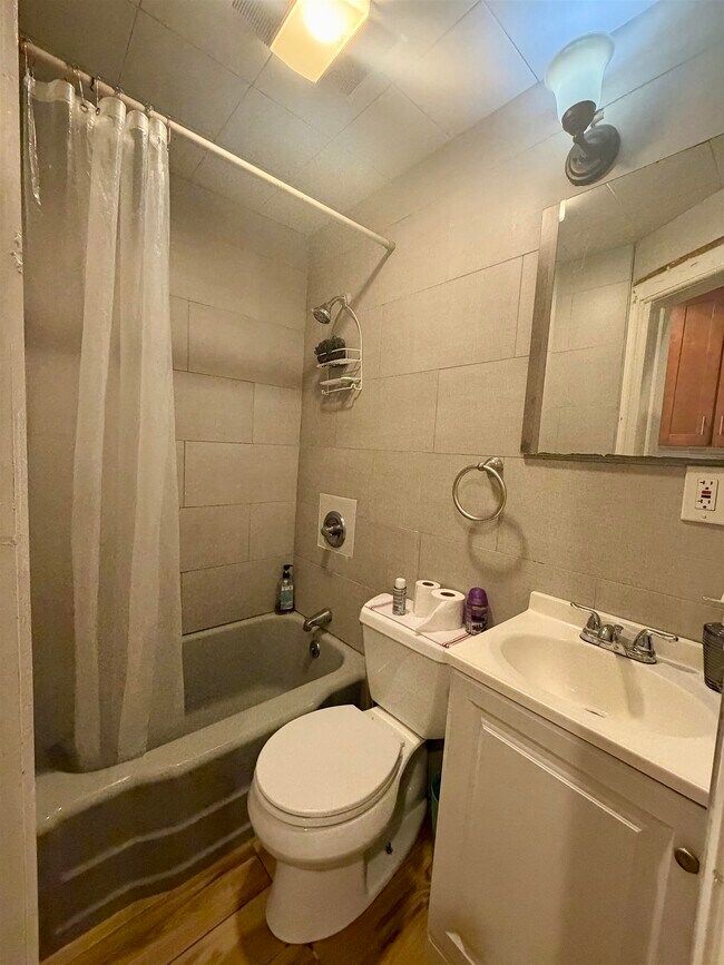 Building Photo - 206 Hancock Ave