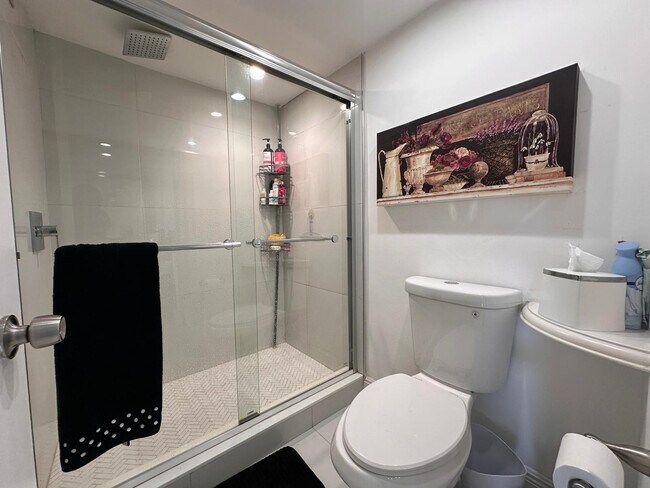 Building Photo - 1880 S Ocean Dr