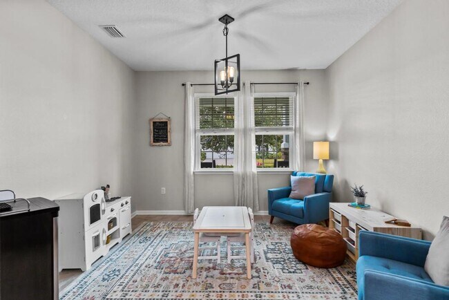 Building Photo - Spacious Home in Prime Location!