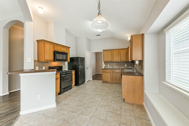 Building Photo - 13831 Hillingdale Ln