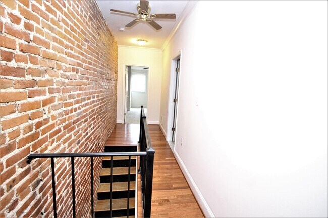 Building Photo - Spacious Riverside 3bd/2.5ba home CAC and ...