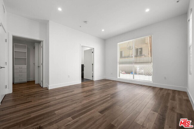 Building Photo - 1215 S Bedford St