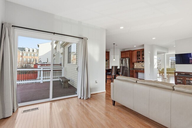 Building Photo - Located in a vibrant and highly sought after setting, this Richmond American Homes residence offe...