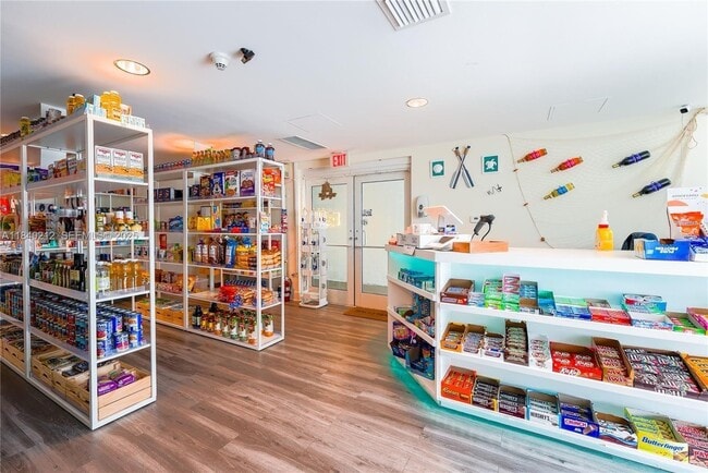 Building Photo - 1861 NW S River Dr