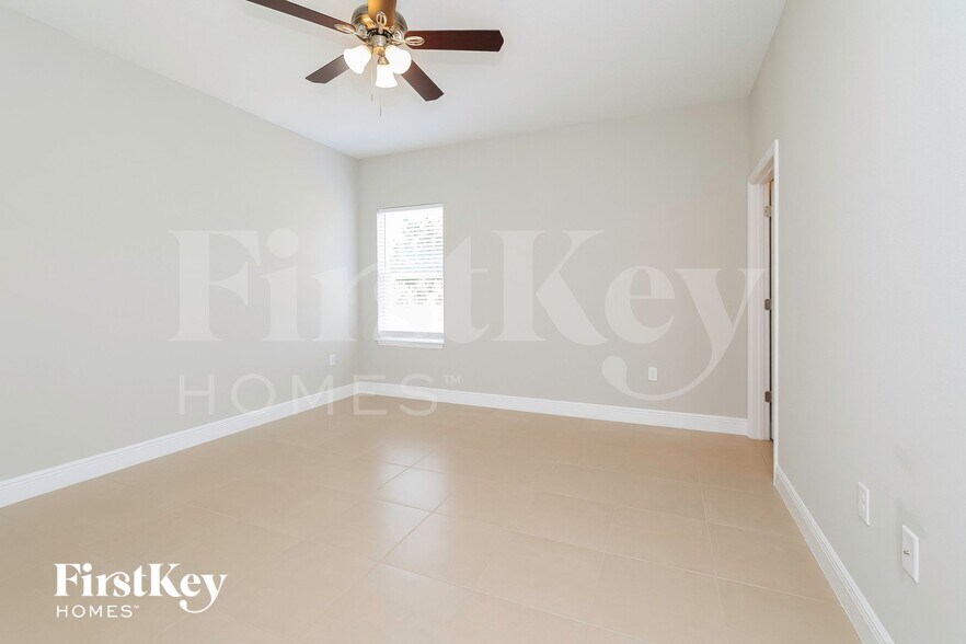 Building Photo - 650 Hudson Valley Dr