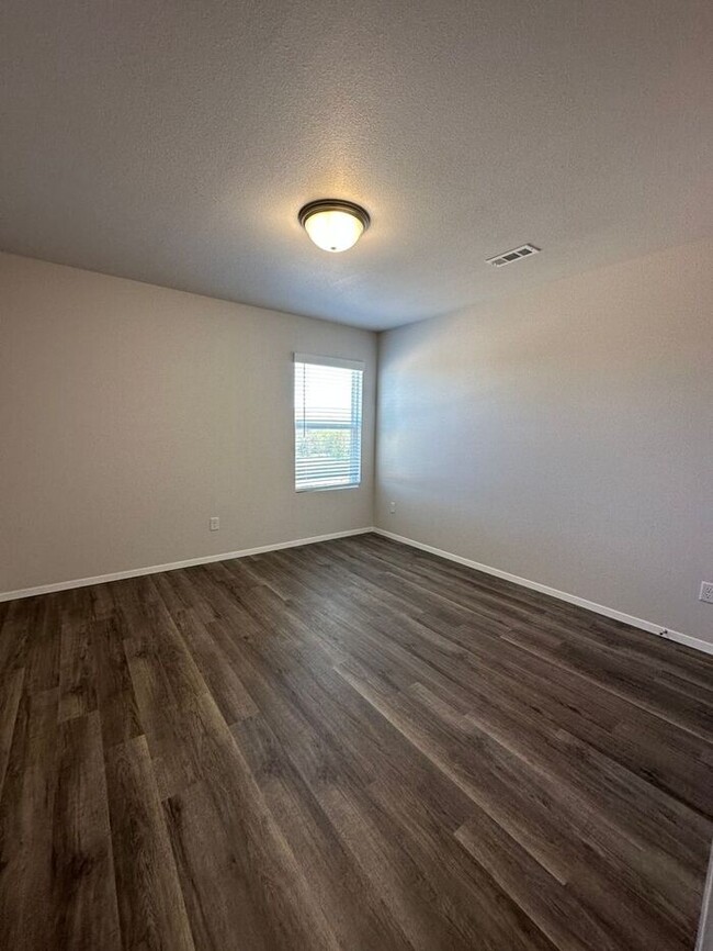 Building Photo - Three Bedroom | Two and a Half Bathroom Ho...