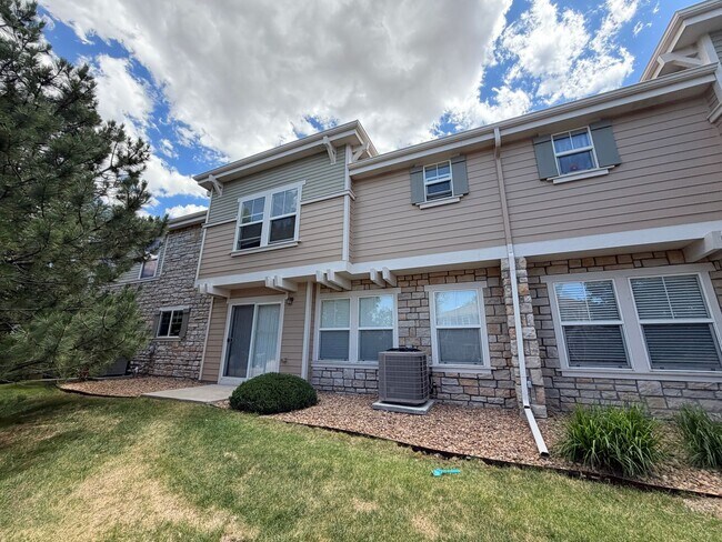 Building Photo - Bright Open-Concept Condo with 1-Car Garage in Prime Commuter Location