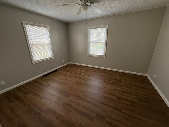 Building Photo - Beautiful renovated duplex in Edgewood!