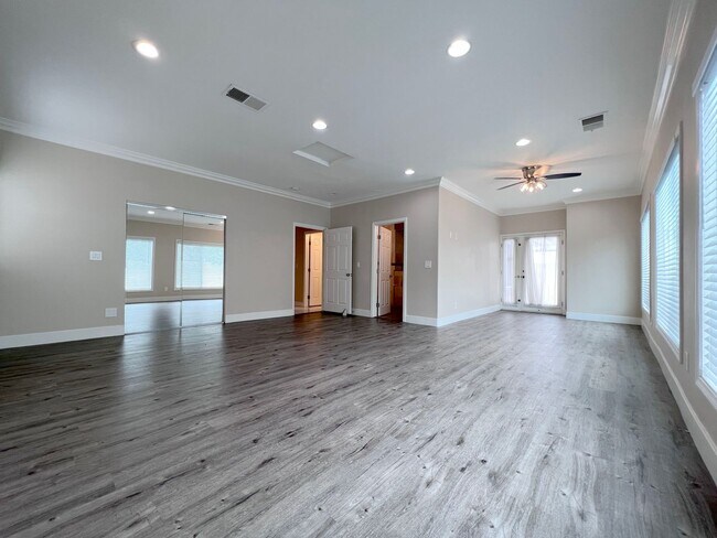 Building Photo - NEW AC - Bright & Spacious Single-Family Home with Pool