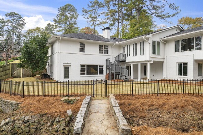 Building Photo - Move in before December 31st and get $100 OFF your rent for the first 3 months — PLUS a $250 Amaz...