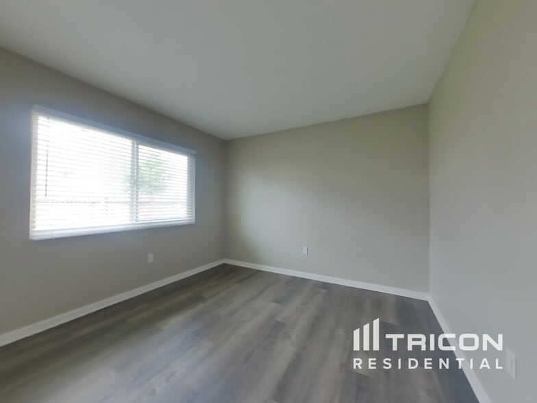 Building Photo - 25030 Gentian Ave