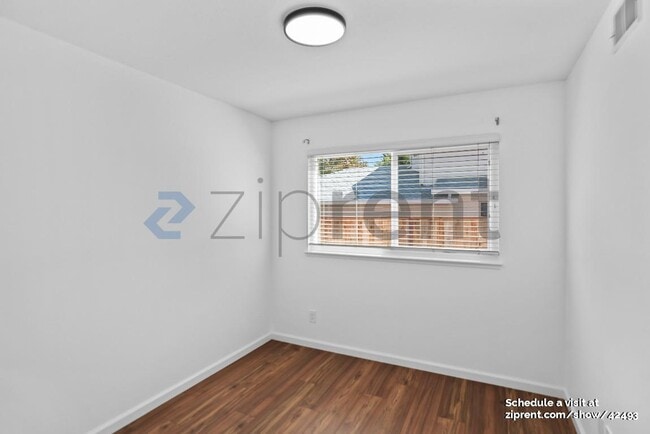 Building Photo - 516 Tanager Rd