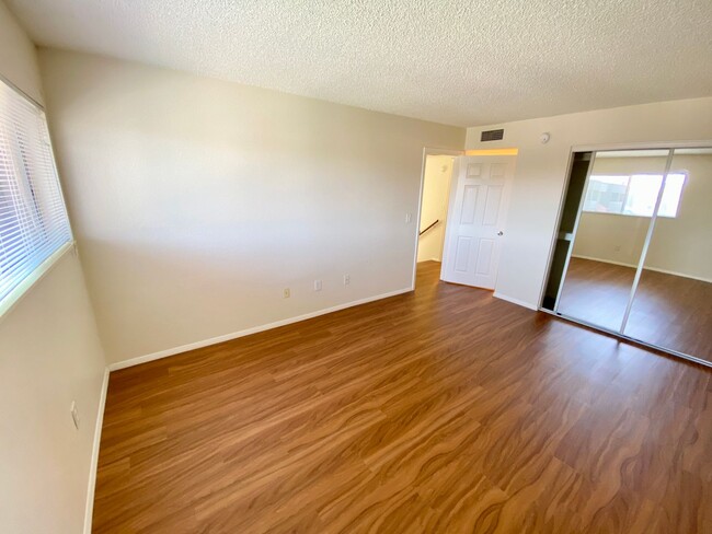 Building Photo - MOVE IN SPECIAL! 50% OFF FEBRUARY RENT! 2 ...