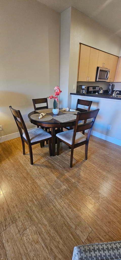 Building Photo - 445 Island Ave