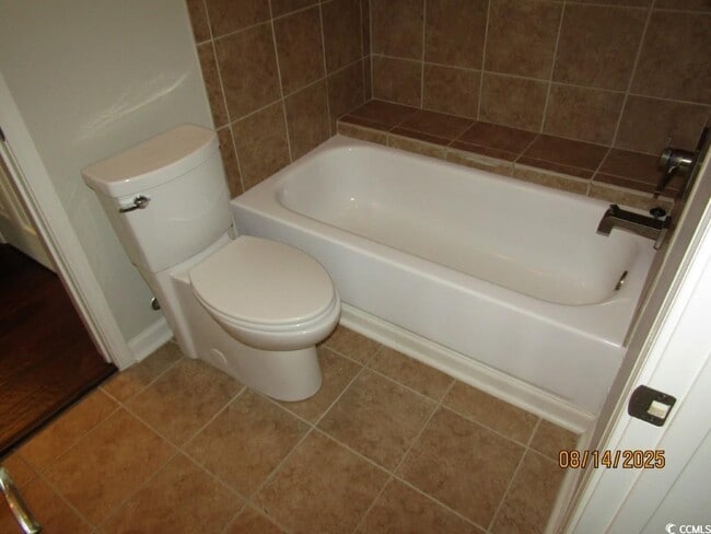 Building Photo - 4560 Greenbriar Dr