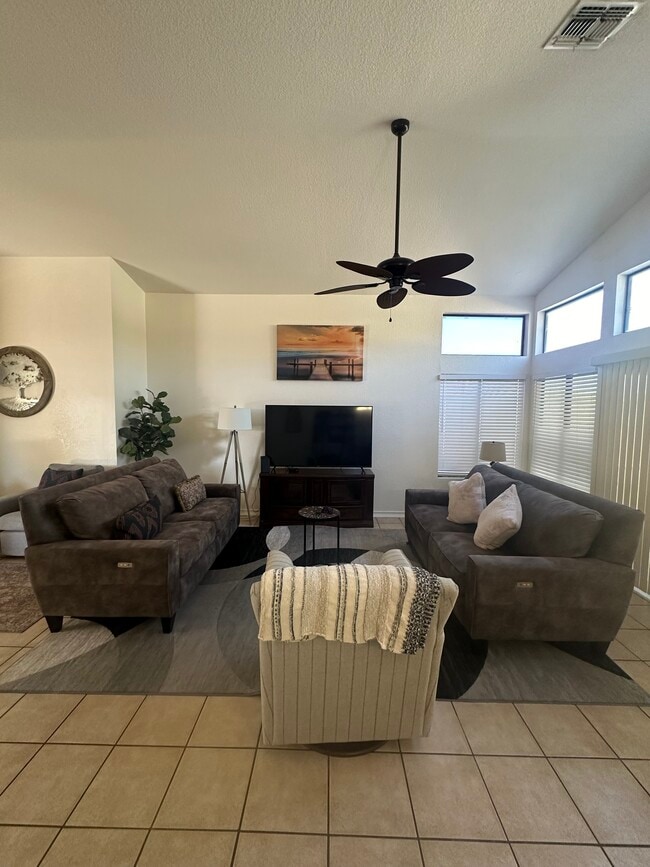 Building Photo - 10938 W Poinsettia Dr