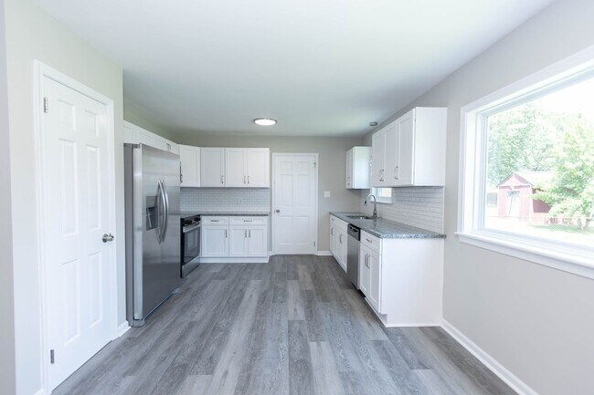 Building Photo - Renovated 3bdr 2bth rancher in the heart of Newport News