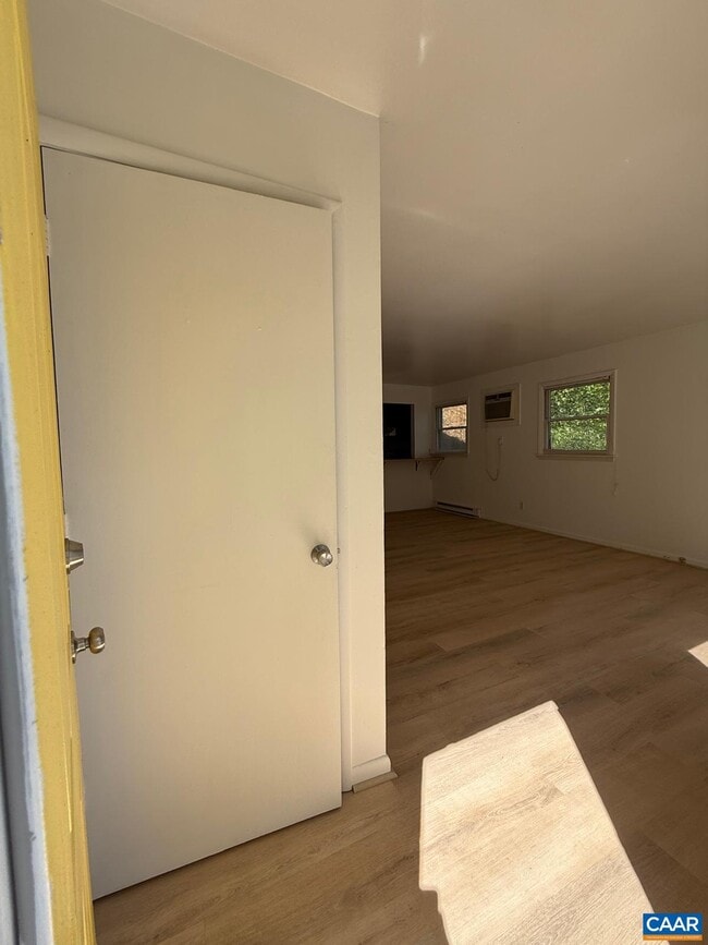 Building Photo - 301 Paton St