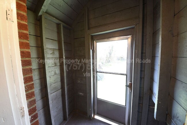 Building Photo - 101 Chesterfield Rd