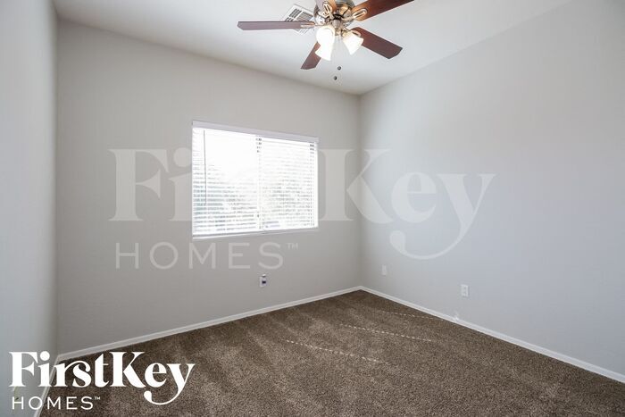 Building Photo - 797 W Vineyard Plains Dr