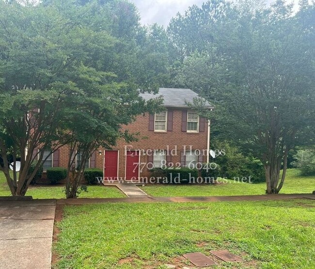 Building Photo - Finally 2 bedroom 1.5 bath available in La...