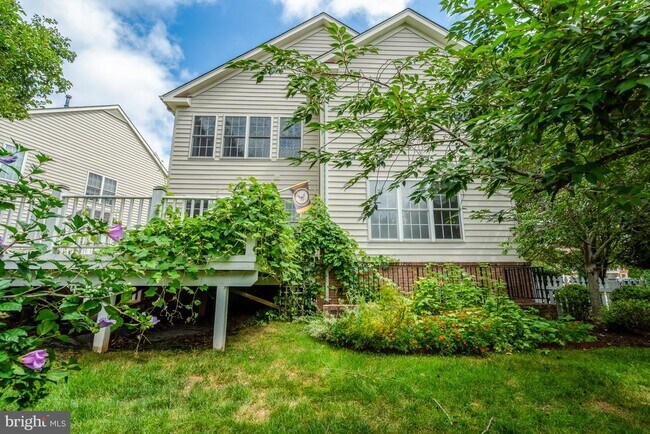 Building Photo - 6001 Alderdale Pl