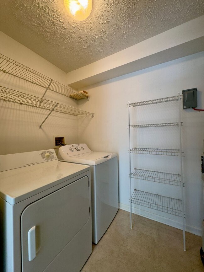 Building Photo - Charming 2 Bedroom/1 Bathroom Apartment Unit in Perry Hall, MD!