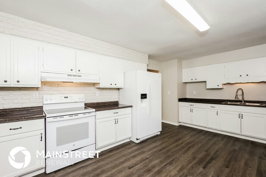 Building Photo - 215 Kim Ct