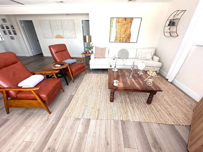 Building Photo - 2563 S Peninsula Dr