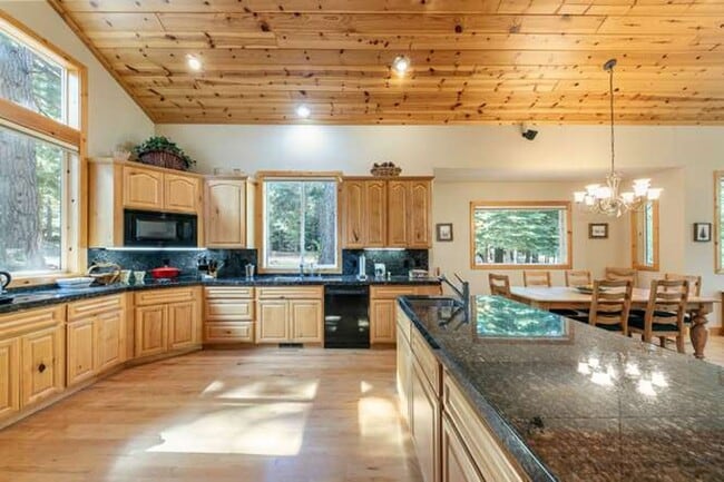Building Photo - 11400 Thelin Dr