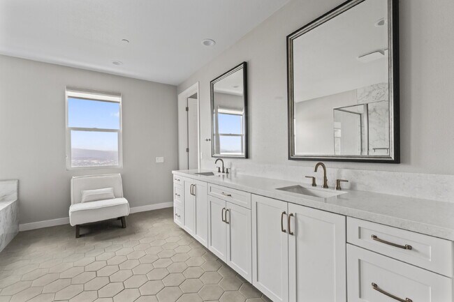 Building Photo - "Spacious Santa Clarita Sanctuary: 4-Bedro...
