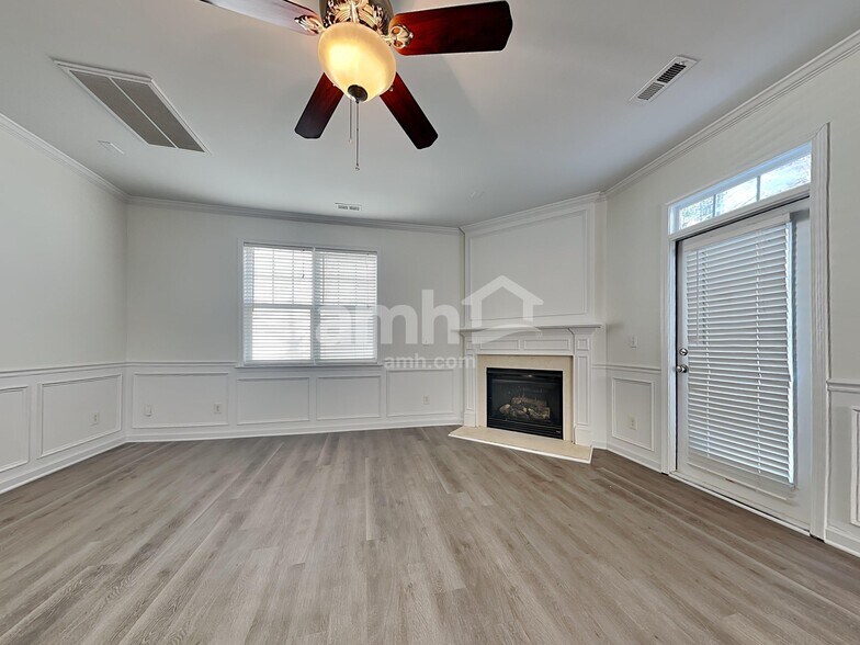 Building Photo - 8919 Cinder Ln