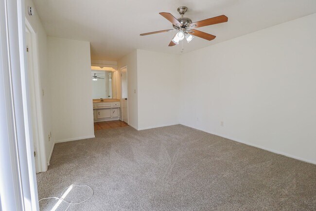 Building Photo - 3914 E 60th Pl