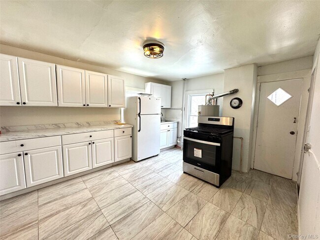 Building Photo - 34 Broad St