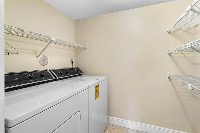 Building Photo - 826 Sky Pine Way