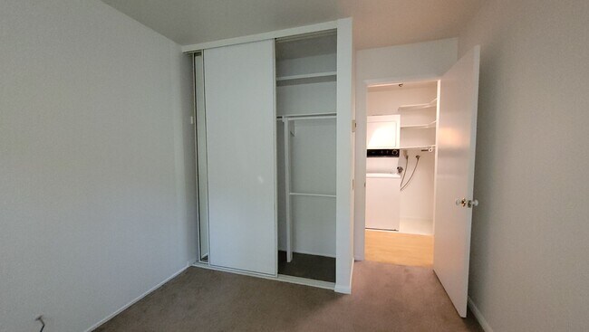 Building Photo - Friars Village - close to USD and Fashion Valley