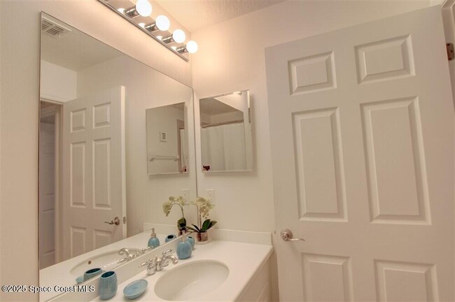 Building Photo - 6858 Toland Dr