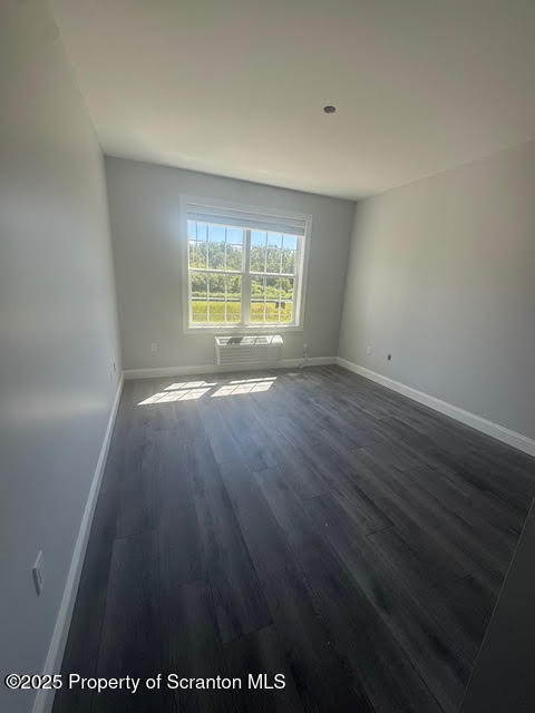Building Photo - 410 Circle Dr