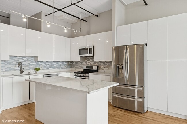 Building Photo - 221 E Cullerton St